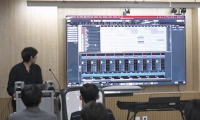 '35세 '코드쿤스트, 교수 됐다…뮤지션 꿈꾸는 후배들 위해 애장품 플렉스 ('나혼산')