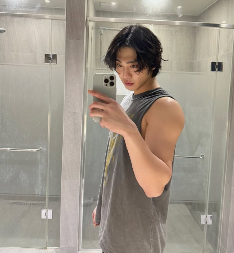 사진=안효섭 SNS