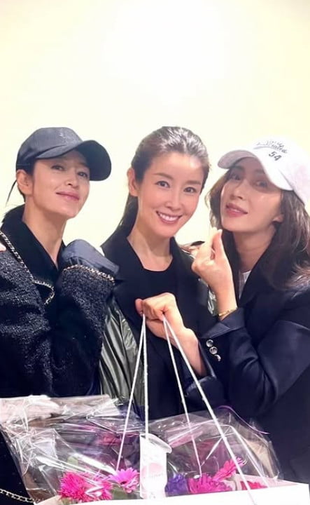 사진=송윤아 SNS