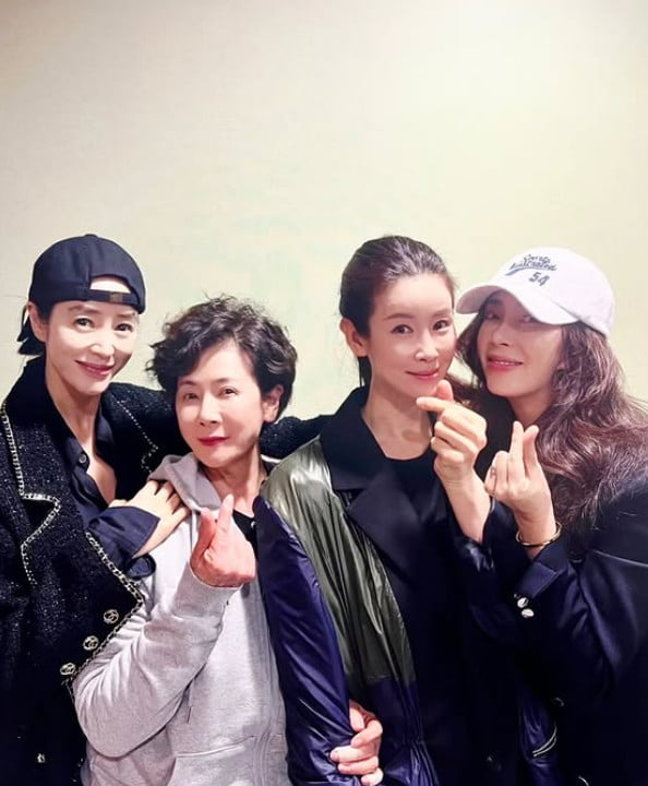 사진=송윤아 SNS