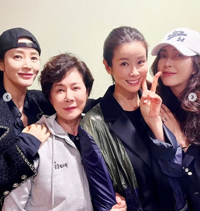 사진=송윤아 SNS