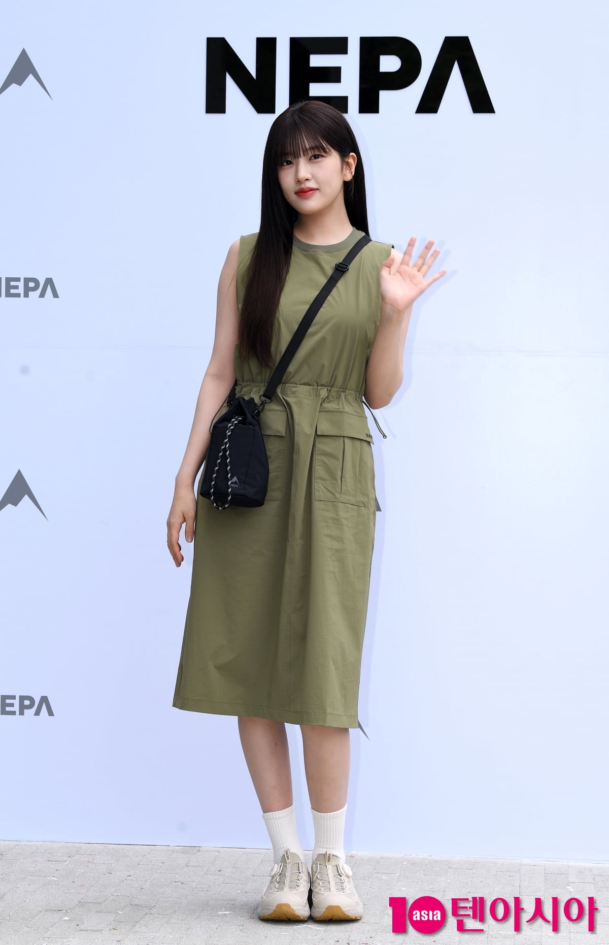 안유진, 청계산 밝히는 미모...청순미 뿌리며 등장[TEN포토+]