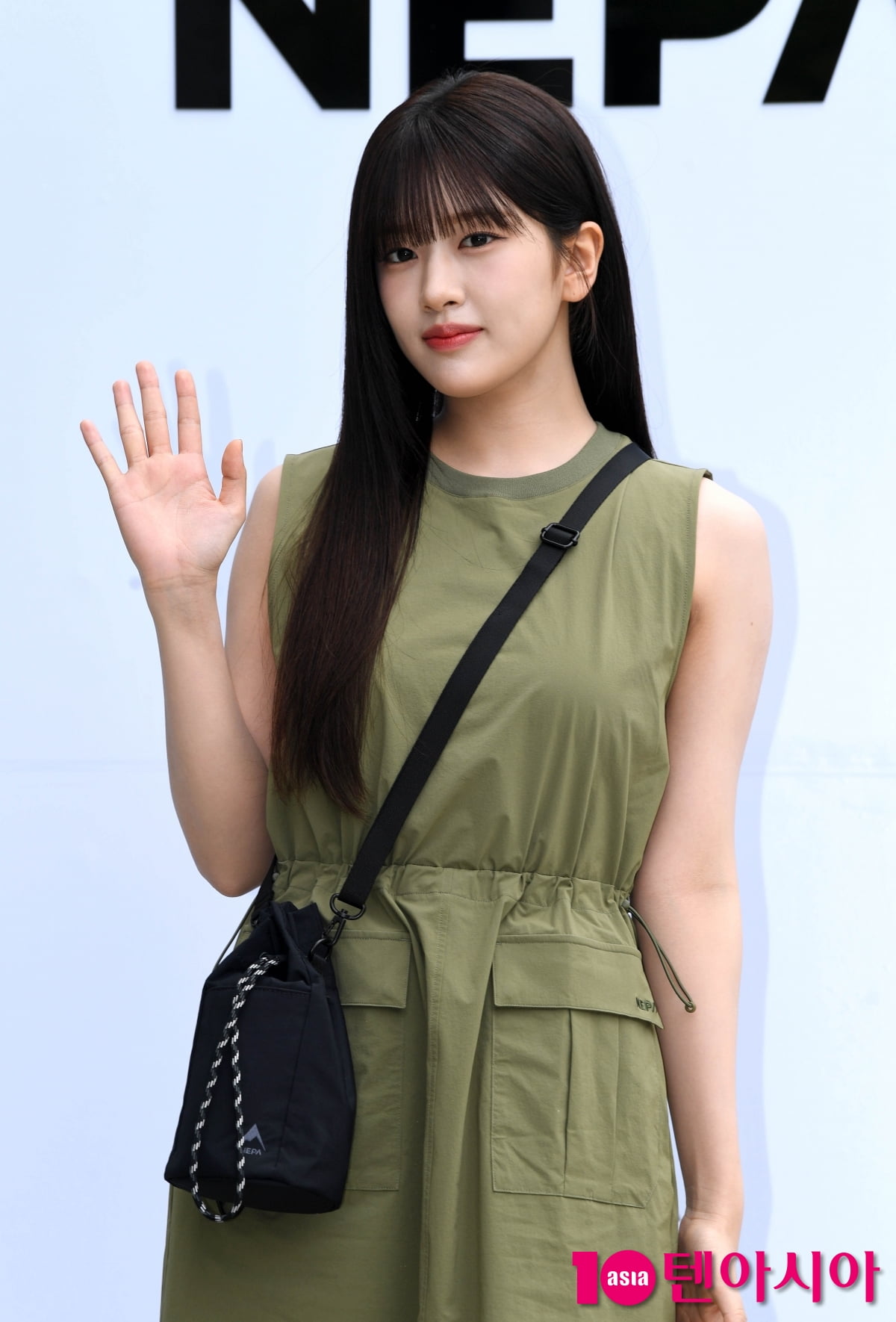 안유진, 청계산 밝히는 미모...청순미 뿌리며 등장[TEN포토+]