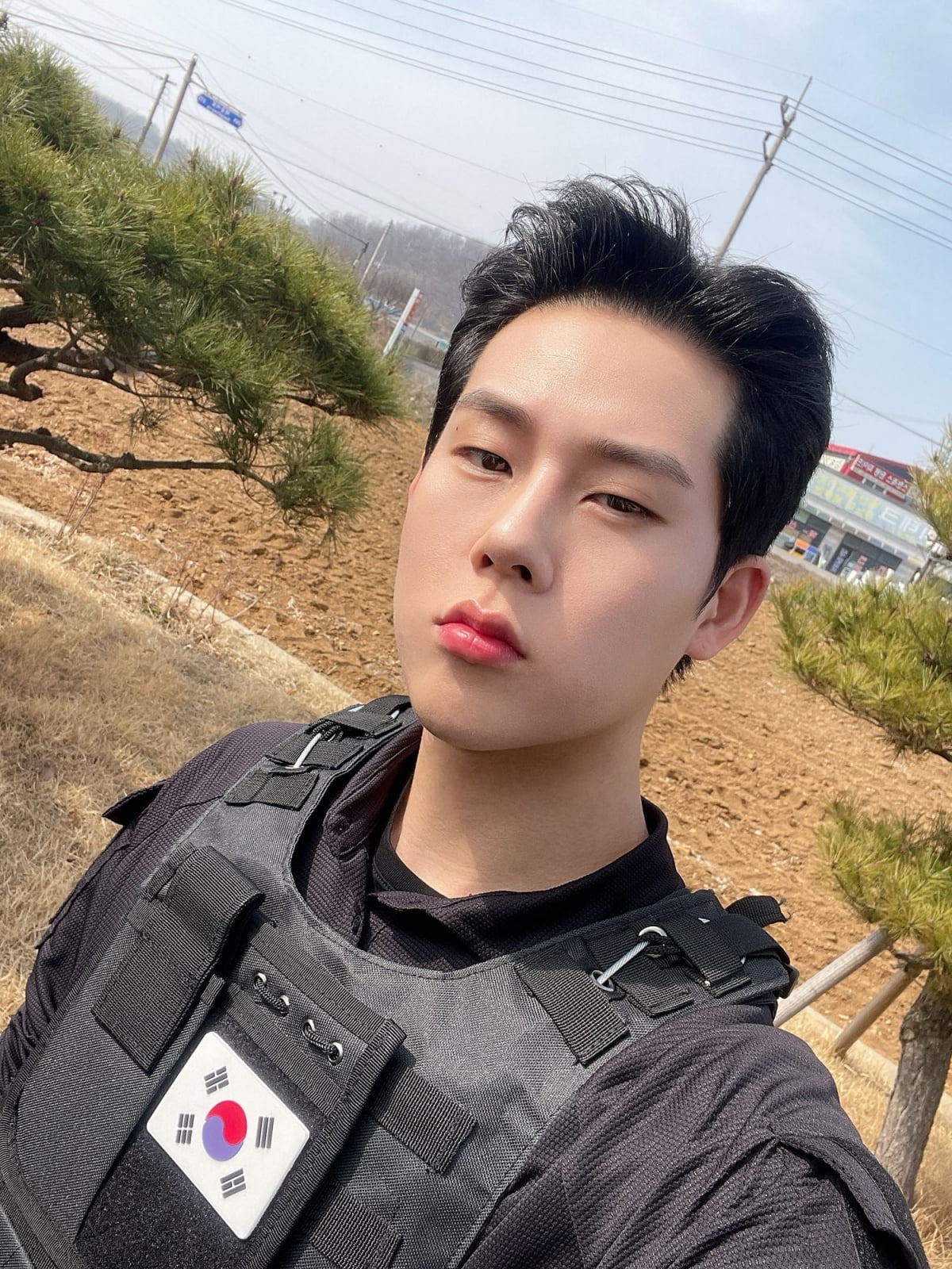 몬스타엑스 주헌, 첫 단독 예능 MC 합격점…사격 동호회 정복('동호회식')
