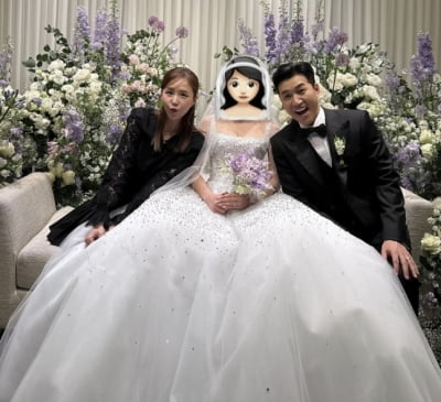 '초호화 결혼' 김종민 신부, 은하수 반짝이는 웨딩드레스…해외 셀럽도 선택한 명품 [TEN이슈]