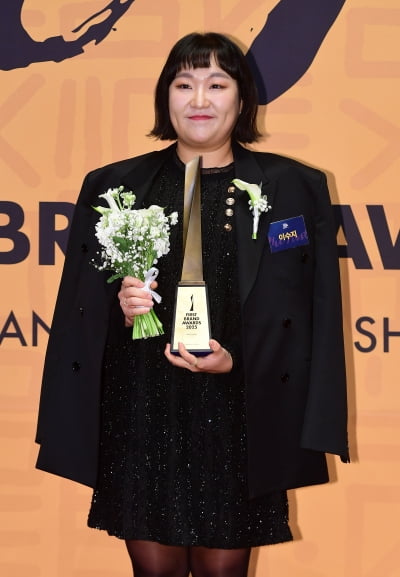 [단독] 이수지, 쿠팡 자회사 '씨피엔터'와 전속계약…계약금만 수억원