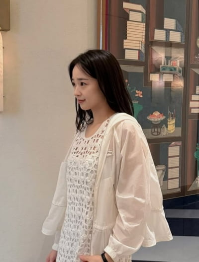 손연재, 평범한 나들이룩 어느 정도면…미모의 여배우까지 '게시물 공유'