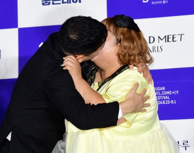 [종합] 홍윤화, 연예계 싸움꾼으로 소문났는데…"싸운 날은 뺨 세게 때려" 폭로('돌싱포맨')