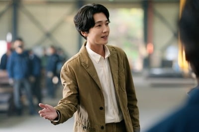 이러니 ♥최수영이 반했지…노무사 된 정경호, '노무진'서 프로페셔널한 전문직 포스