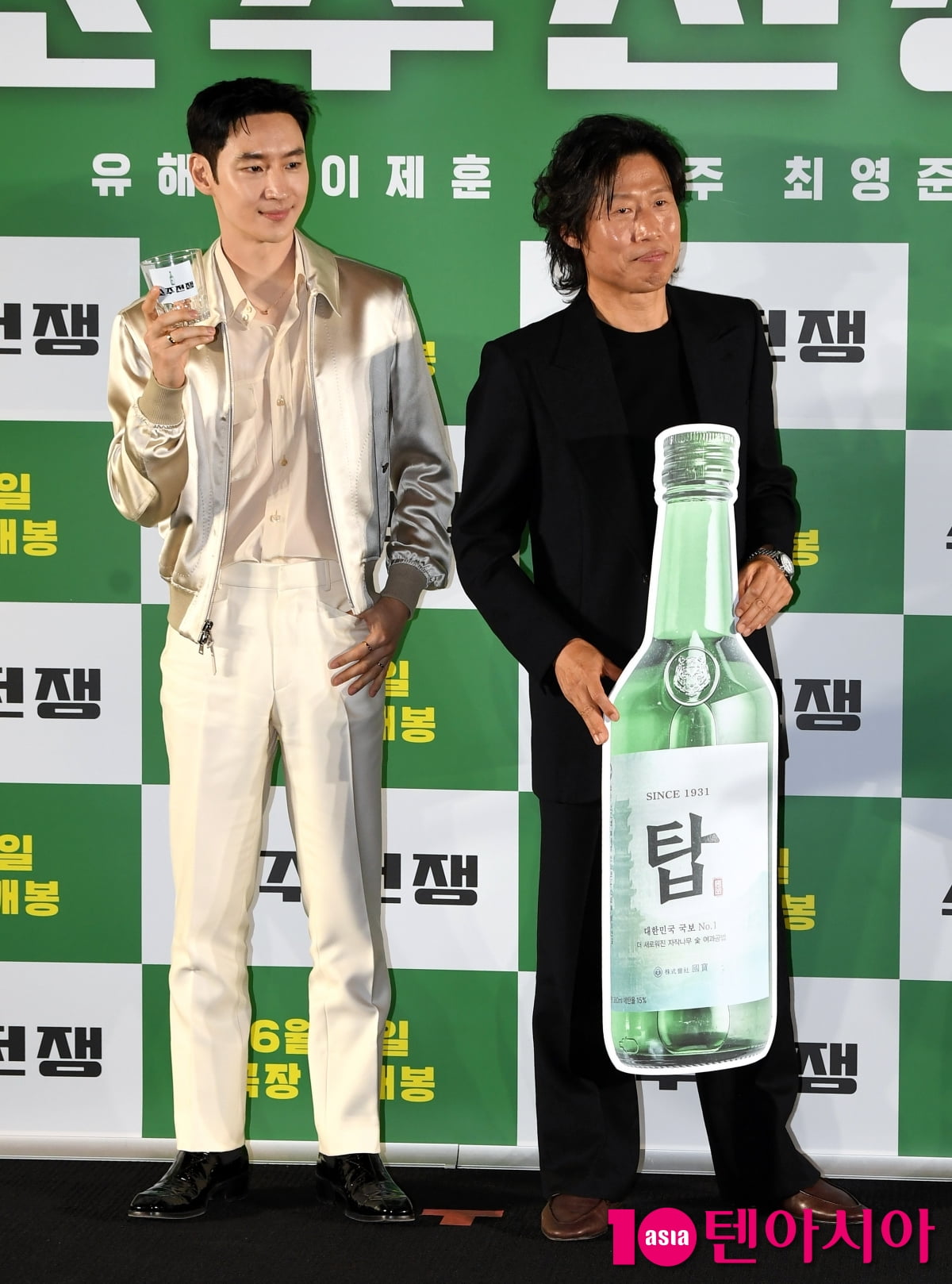 유해진-이제훈, 소주 한잔 해[TEN포토]
