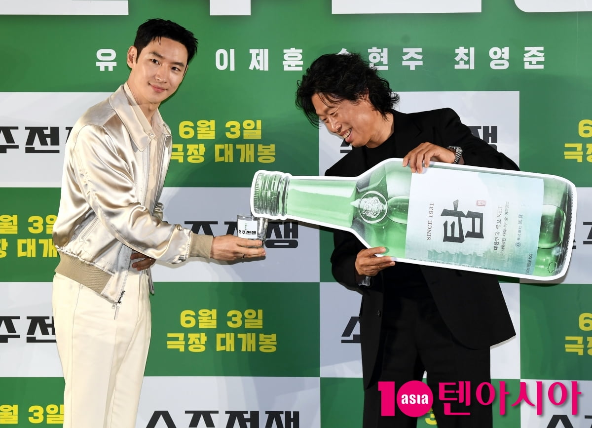 유해진-이제훈, 소주 한잔 해[TEN포토]