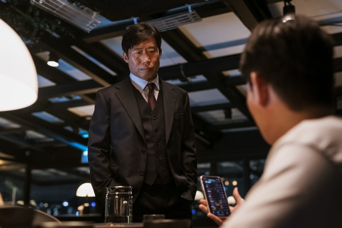 14일 연속 1위 '야당'…과몰입 유발 포인트는 열연·청불 액션·리얼리티