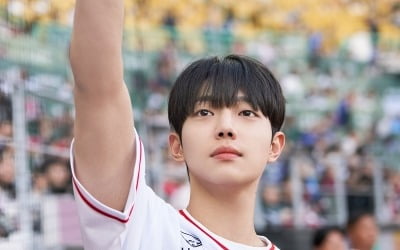 잘생겼다고 소문 자자하다더니…SM 지원 팍팍 받은 신인 남배우, 생애 첫 시구 도전