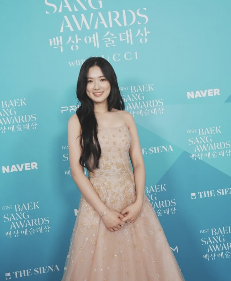 선재야, 업고 튀어!…김혜윤, 누드색 비즈 드레스 입고 리즈 미모