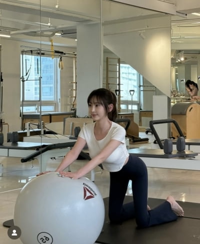 앞트임 복원 성공하니 다음 스텝…강예원, 대문자 S라인 인증