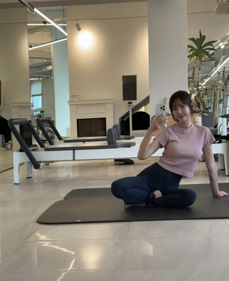 앞트임 복원 성공하니 다음 스텝…강예원, 대문자 S라인 인증