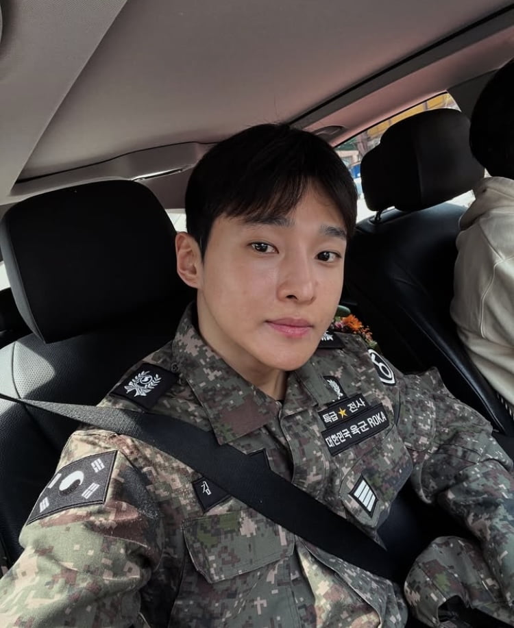‘트롯돌’ 성리, 18개월 군생활 끝…만기전역[TEN이슈]