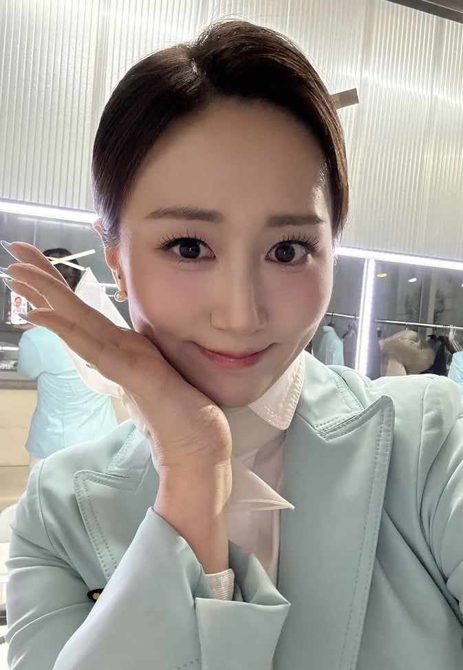 김준호보다 무려 5살 많다니 안 믿겨…‘은우맘’ 유정현, 단아한 승무원