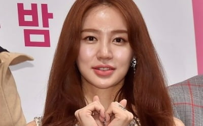 윤은혜, 베이비복스 재결합 6개월 만에 소식 전했다 "고민하고 걸음 멈춰야 했던 순간" [전문]