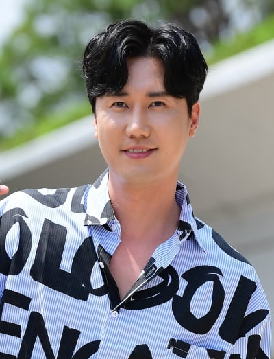 신성, 母가 며느리 원하는데 장가갈 때 큰일 났네…"누나 4명"('아침마당')