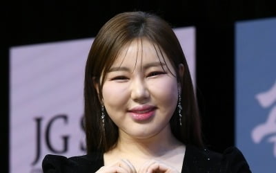 송가인, 걸그룹 됐다…데뷔 후 첫 도전 "가장 설레는 날"