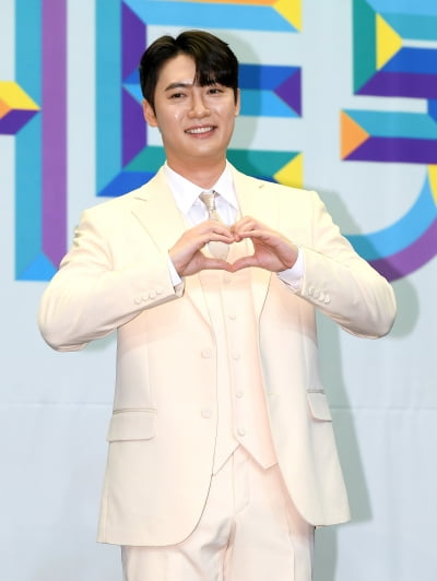 손빈아, '미스터트롯3' 준우승 이어 ♥핑크빛 희소식…녹화 중 이상형 만났다('사콜 세븐')