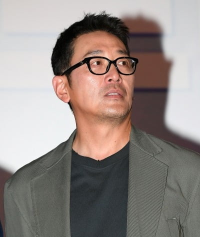 [전문] 송가인·변우석 이어 하정우도 당했다…"소속사 사칭 피해 주의해달라"