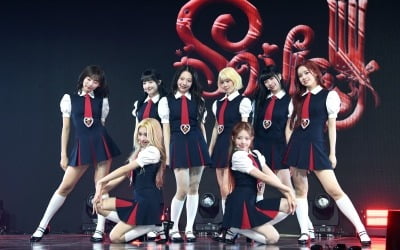 UNIS Wins 2025 Hot Trend Female Idol Award: A Rising Star in the Music Industry