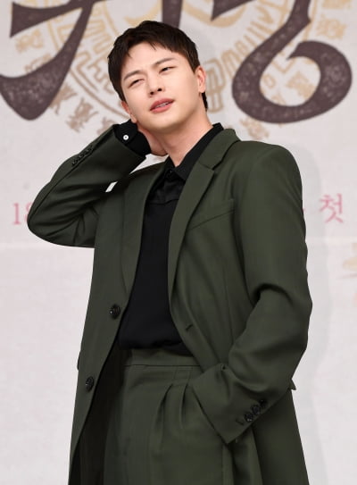육성재, 취미·외모 이미 금수저 DNA였네 "비단잉어 수입한 조부·잘생긴 父"('백반기행') [종합]