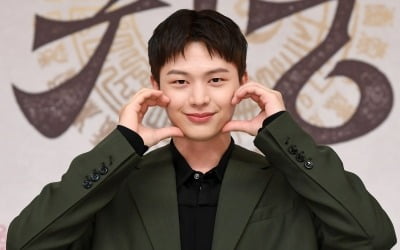 Yook Sung-jae Announces Comeback with Mini Album 'All About Blue'