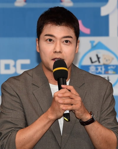 전현무, 뒤늦게 만난 '가족'에…"내 인생 달라졌을 것"('티처스2')