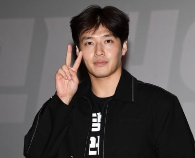 강하늘, 야당의 귀여운 브이[TEN포토+]
