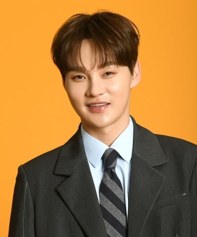 '병역 면제' 박서진, 동거 사실 고백했다…"17살 때 만나 14평짜리 집에서 같이" ('살림남')