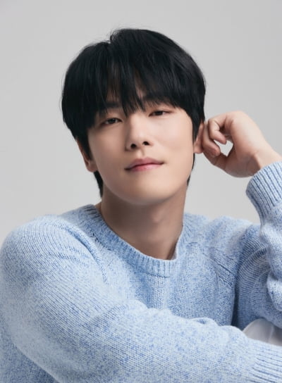 Actor Kim Jung-hyun Signs with New Agency, Announces Fresh Start