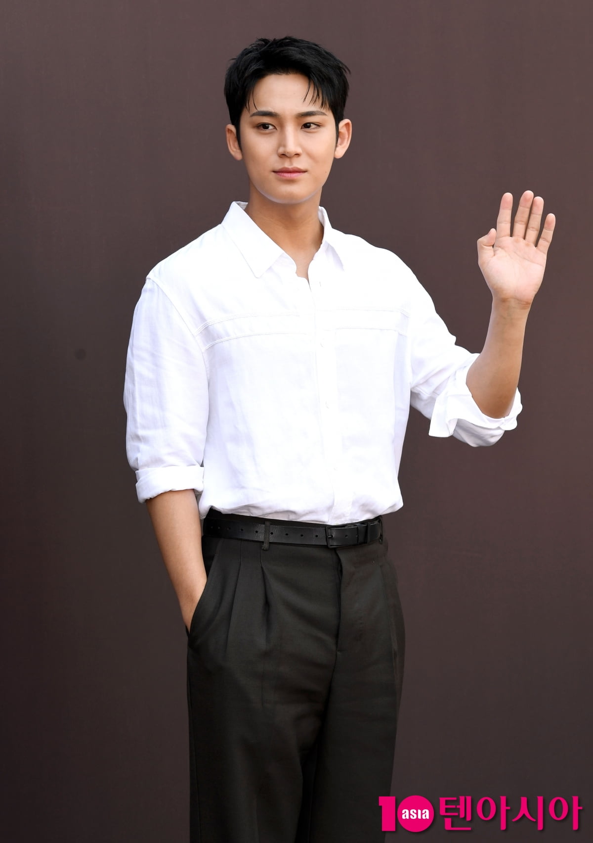 세븐틴 민규, 태양아래 반사되는 멋짐...빠져드는 이목구비[TEN포토+]