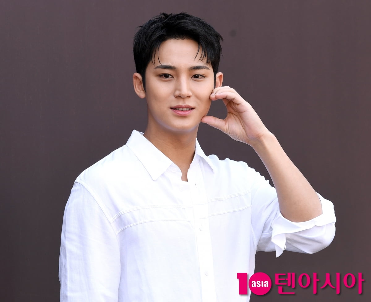 세븐틴 민규, 태양아래 반사되는 멋짐...빠져드는 이목구비[TEN포토+]