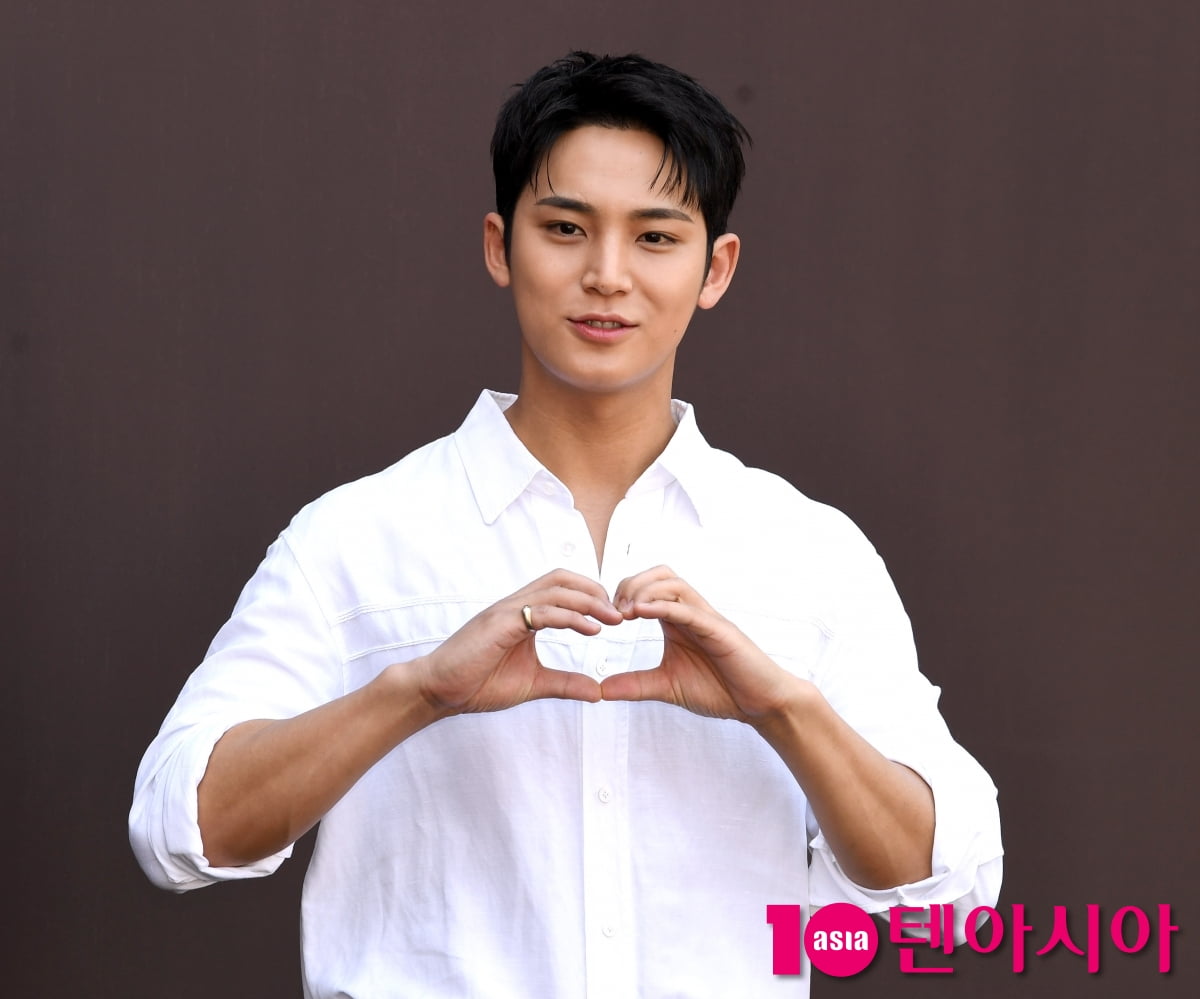 세븐틴 민규, 보기만해도 설레는 미소...달콤한 눈빛[TEN포토+]