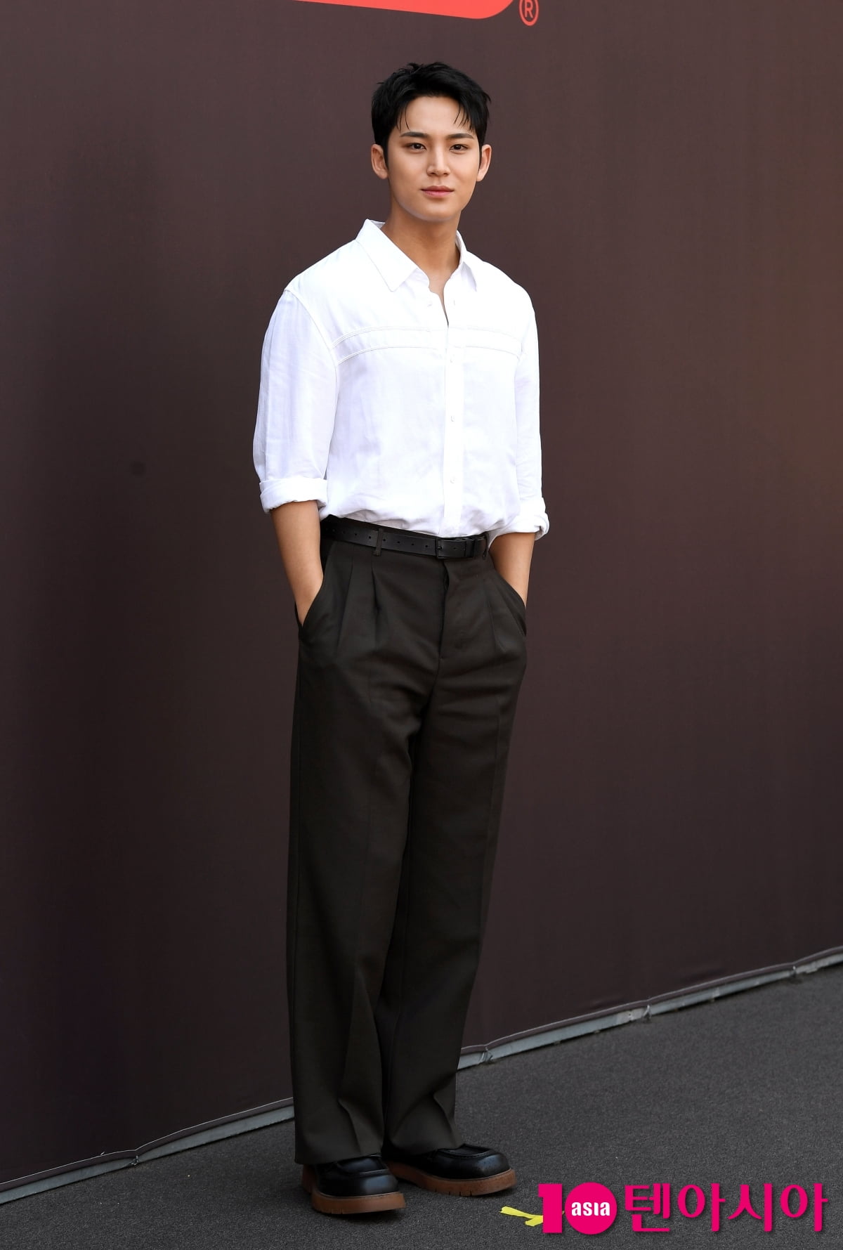 세븐틴 민규, 태양아래 반사되는 멋짐...빠져드는 이목구비[TEN포토+]
