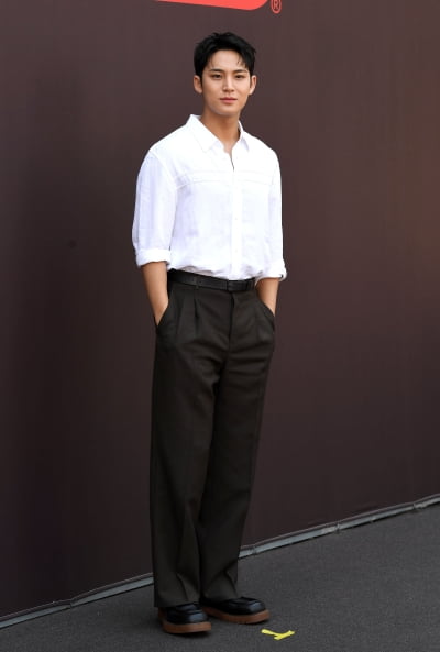 세븐틴 민규, 상남자의 샤프한 비주얼...마성의 분위기남[TEN포토+]