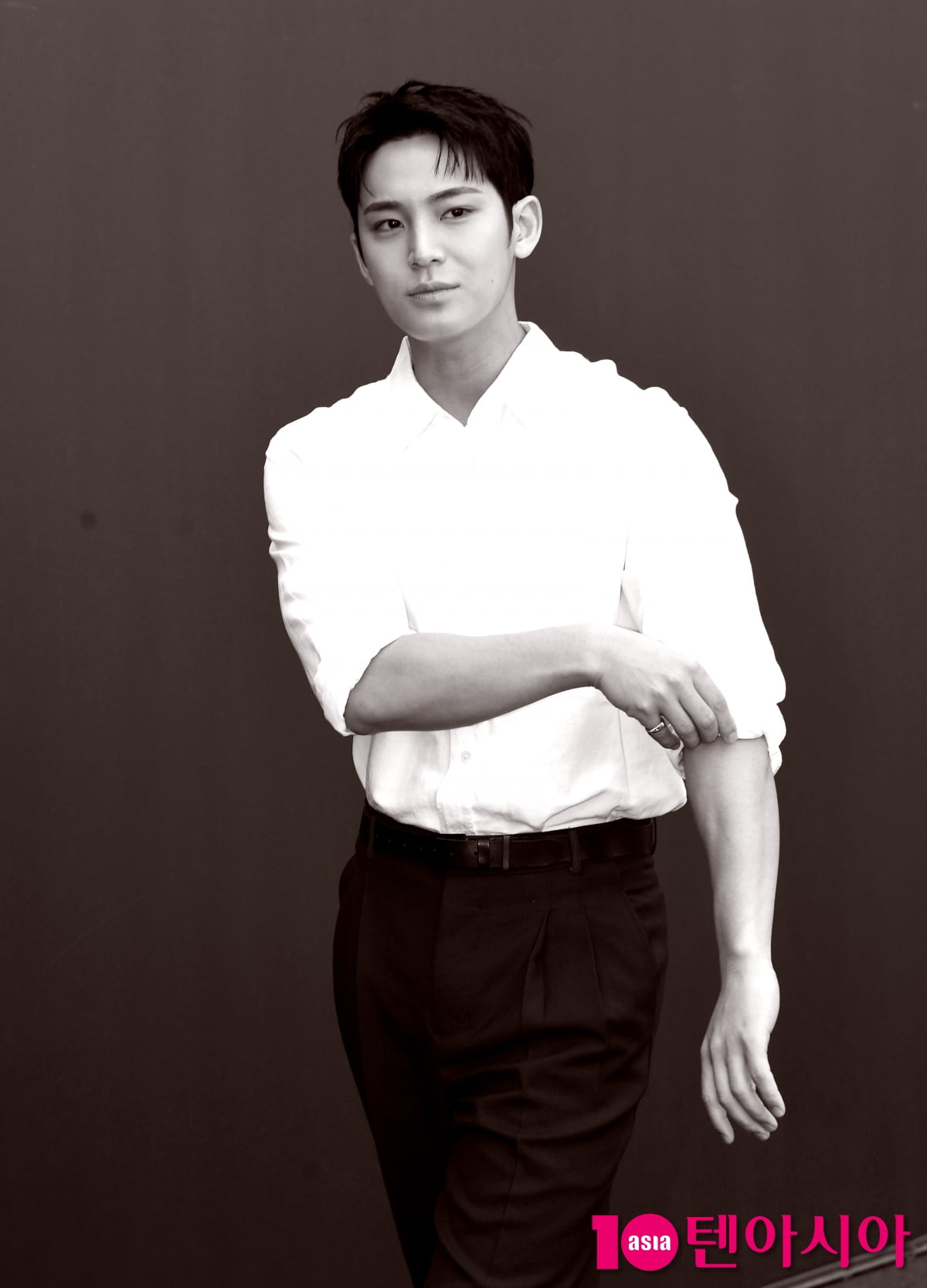 세븐틴 민규, 태양아래 반사되는 멋짐...빠져드는 이목구비[TEN포토+]