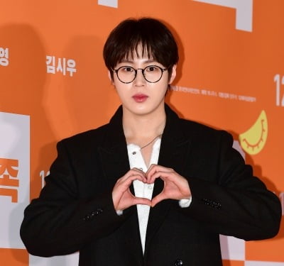하성운, '얼굴 천재' 차은우를 이겼네…대학로 산책하고 싶은 남자 가수 1위 [TEN차트]