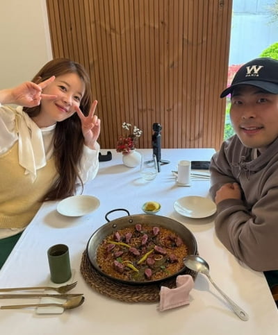김승혜, 첫 생일에 ♥김해준 만찬+홍현희 용돈…입 귀에 걸렸네