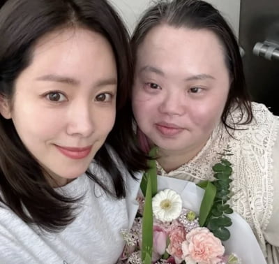 한지민, '우블 언니' 정은혜 결혼식 참석…오늘(3일) 식 열린다 [TEN이슈]