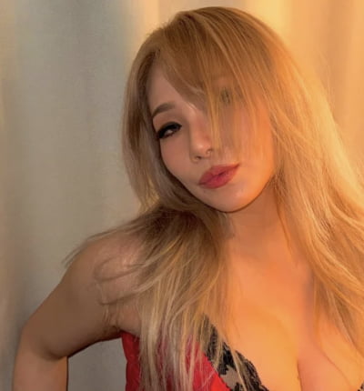 CL, 파격 코르셋+란제리룩으로 글래머 몸매 과시