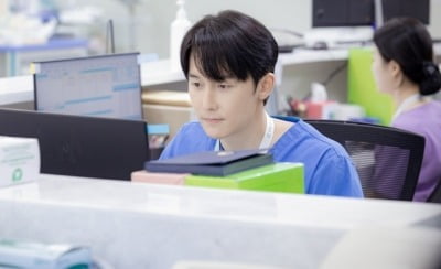 김준한, ♥전미도 짝사랑남 뜬다…종로 율제병원 치프로 깜짝 등장 ('언슬전')