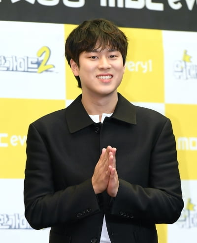 이무진, 20대 중반인데 몰골이 왜 이래…33시간 여정, 초췌한 모습에 형들도 깜짝('위대한가이드2')