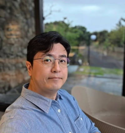 최동석, 이혼 후 첫 어린이날…두 자녀 없이 나홀로 구석行