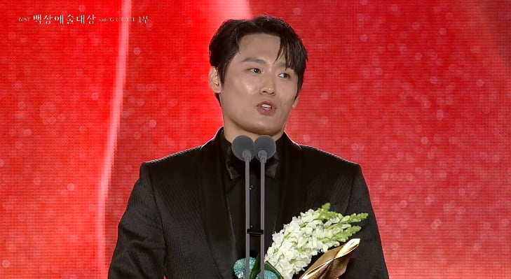 '학씨' 최대훈, 경사 맞았다…"몰래카메라 같아, ♥아내 10주년 결혼 선물" [제61회 백상예술대상]