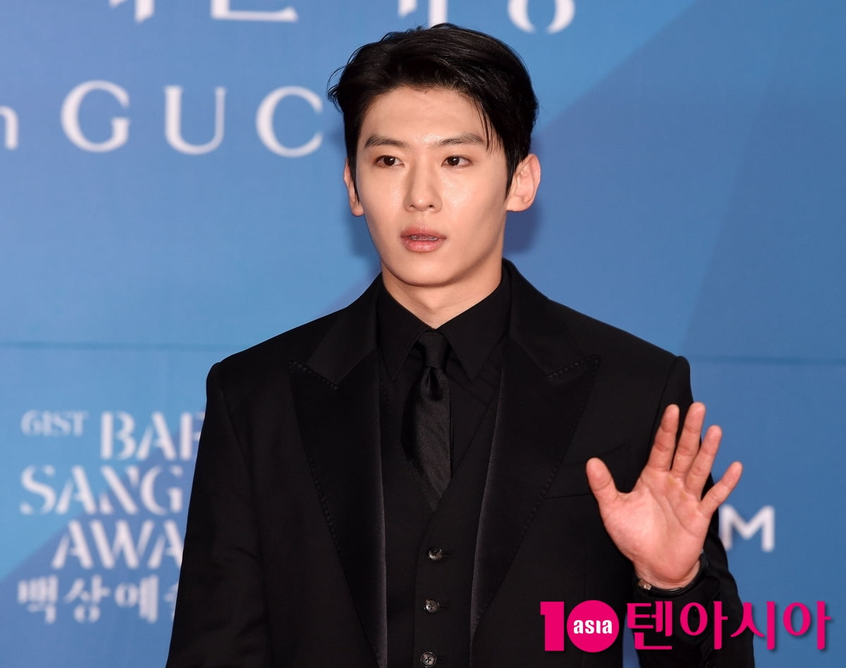 덱스, 짙은 이목구비[TEN포토+]
