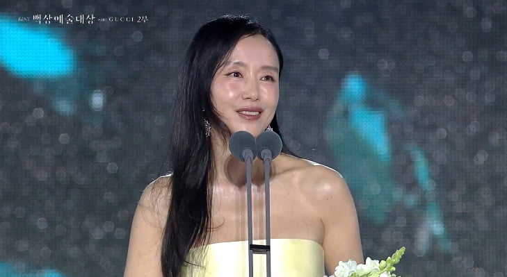 [종합] 아이유♥박보검, 수상 불발됐다…'폭싹' 4관왕인데, 주연 배우는 무관 '씁쓸' (제61회 백상예술대상)